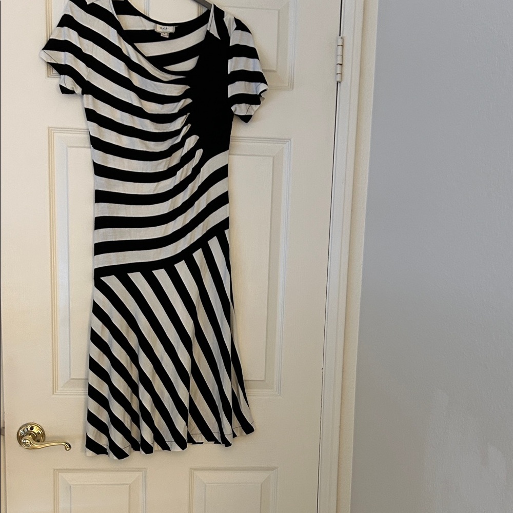 Short sleeve dress